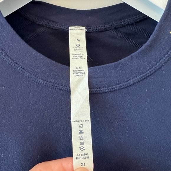 Lululemon Shirt in Blue with Green Accent - Picture 5 of 5